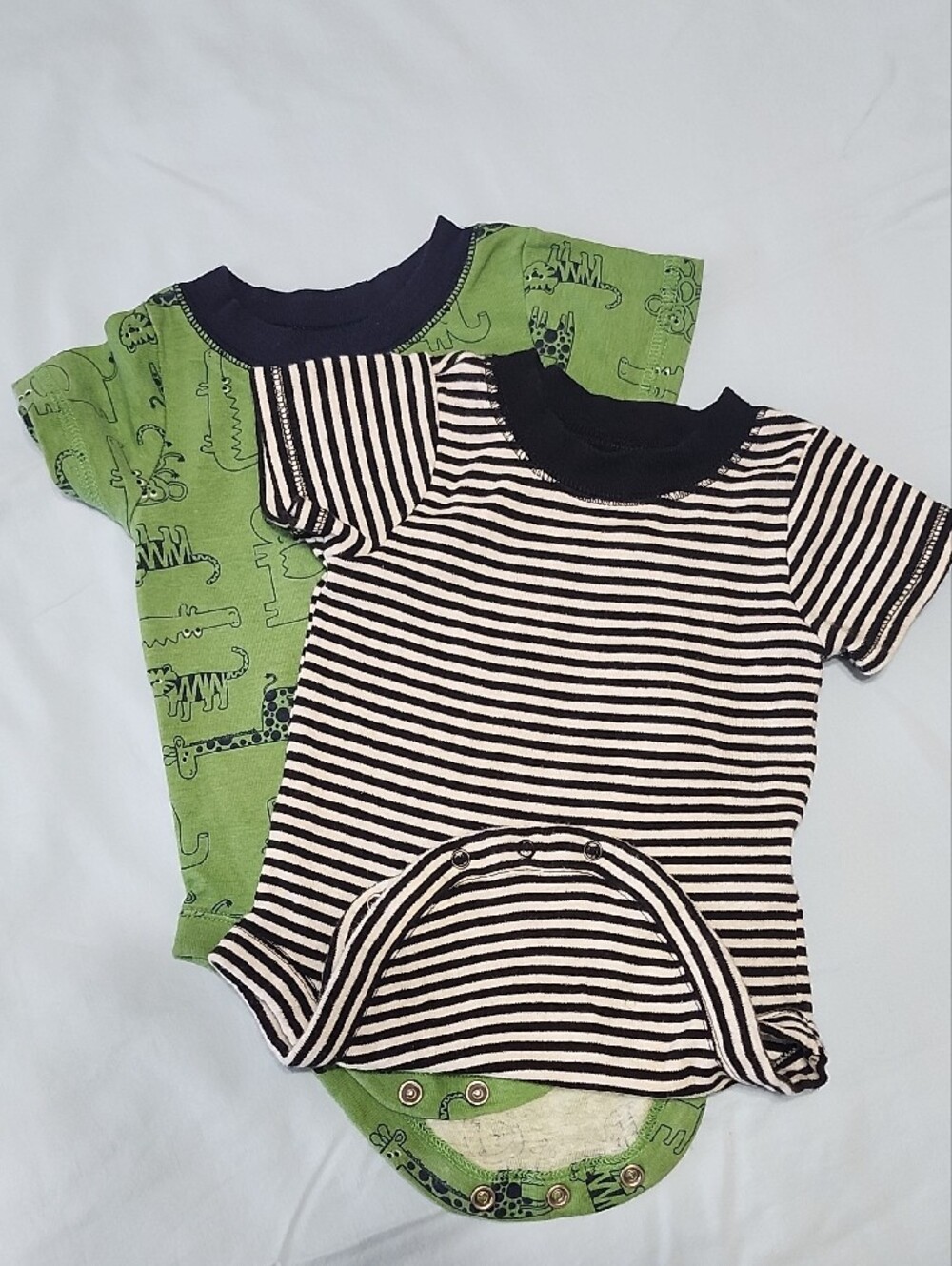 bundles Baby Onesies / Bodysuit- Green, Navy, Black & White Stripes - 9-12 - Picture 3 of 4